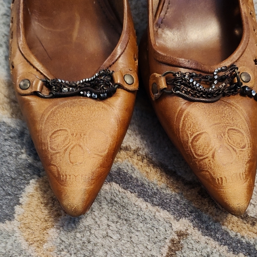 Pedro Garcia Brown Pointed Toe Star-Cut Heels with Decorative Accent - Picture 7 of 10